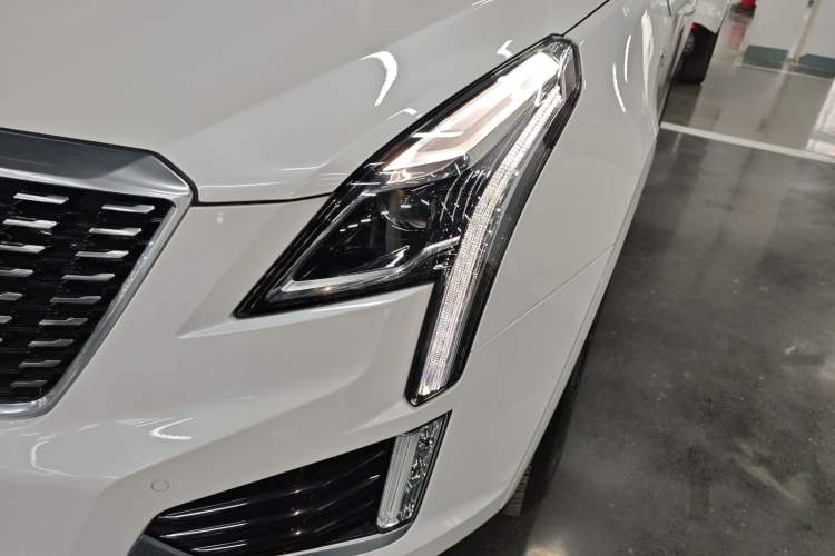 Used Cadillac XT5 2022 2.0T Two-Wheel Drive Luxury Version