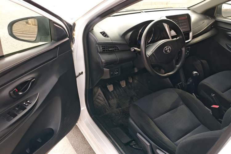 Used Toyota YARiS L 2016 Revised 1.3E Manual – Charming Edition
