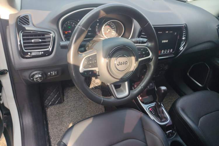 Used  Compass 2019 220T Automatic Family Edition
