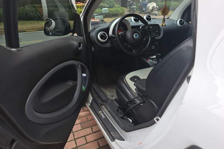 Used  fortwo 2018 1.0L 52kW Hardtop Dynamic Version China V