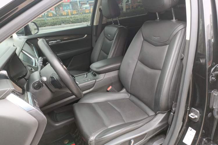 Used Cadillac XT5 2018 25T Luxury Model
