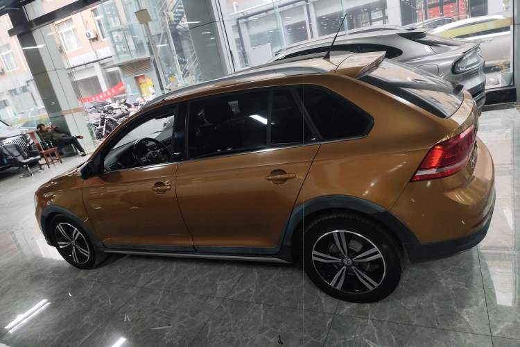 Used Volkswagen Santana 2016 Cross 1.6L Automatic Comfort Model