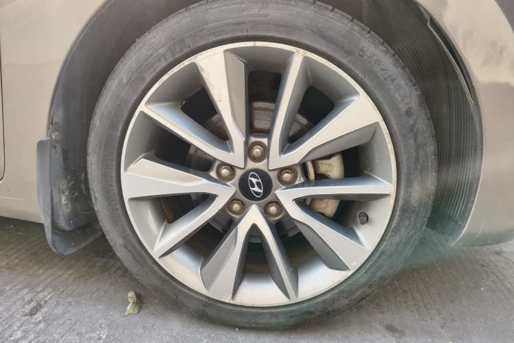 Used Hyundai Elantra 2015 1.6L Automatic Luxury Model