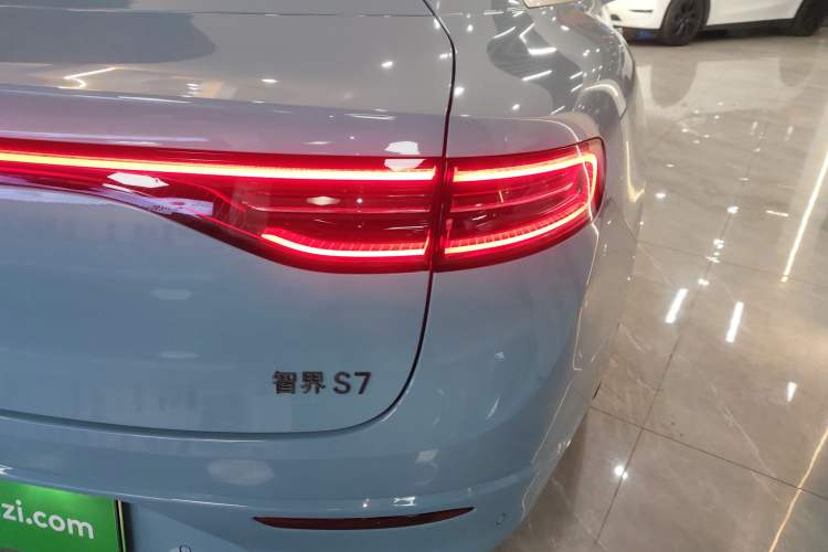 Used Hima Luxeed S7 2025 855 km Max
