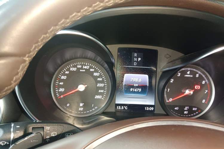 Used Mercedes-Benz GLC 2018 Facelift GLC 260 4MATIC Luxury Edition
