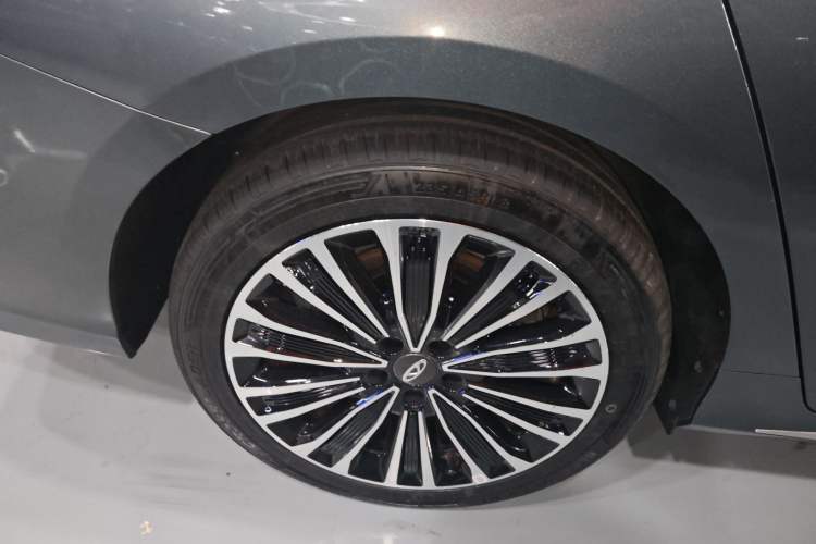 Used Chery Fengyun A8L 2025 1.5 TGDI 145 km Luxury Version
