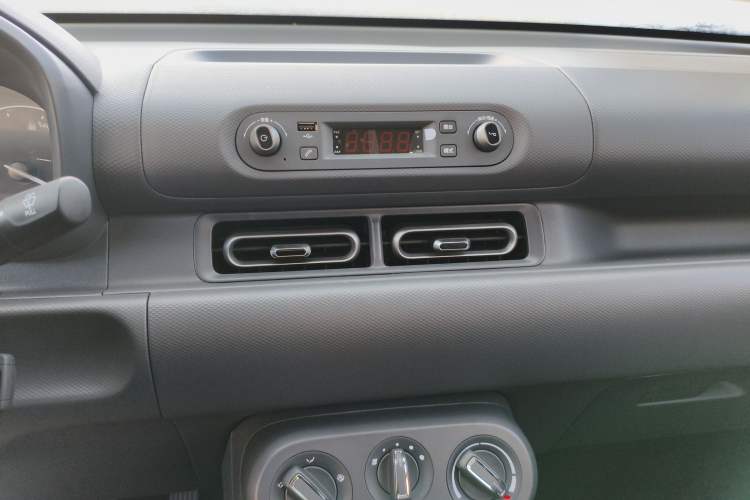 Used Wuling Hongguang New Energy 2024 All-Electric Model 300KM Practical Version
