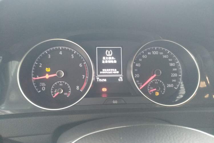 Used Volkswagen Golf 2017 1.6L Automatic Comfort Million-Vehicle Anniversary Edition
