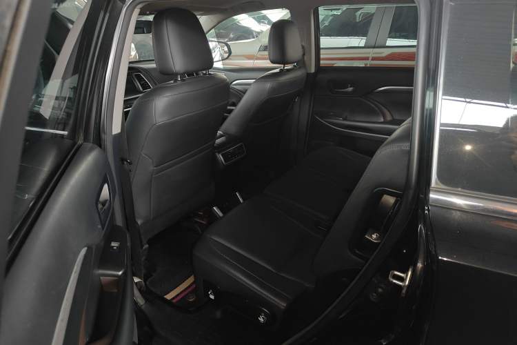 Used Toyota Highlander 2018 2.0T Four-Wheel Drive Luxury Version 7 Seats China VI Standard