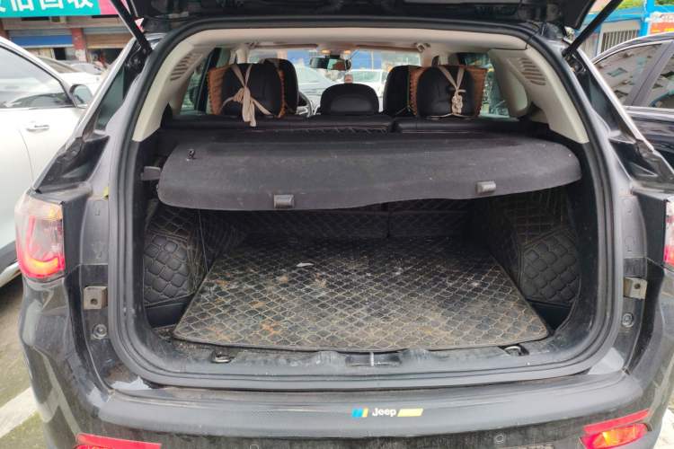 Used  Compass 2017 200T Automatic Family Edition
