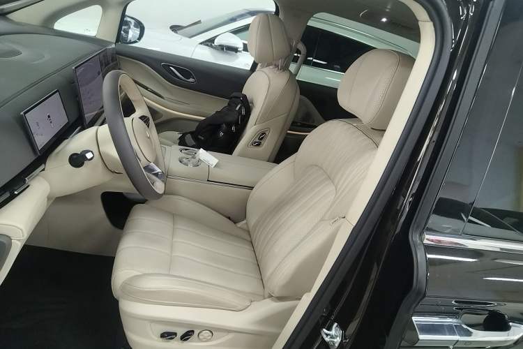 Used VOYAH Dream 2025 EV Four-Wheel Drive Flagship Kunpeng Edition