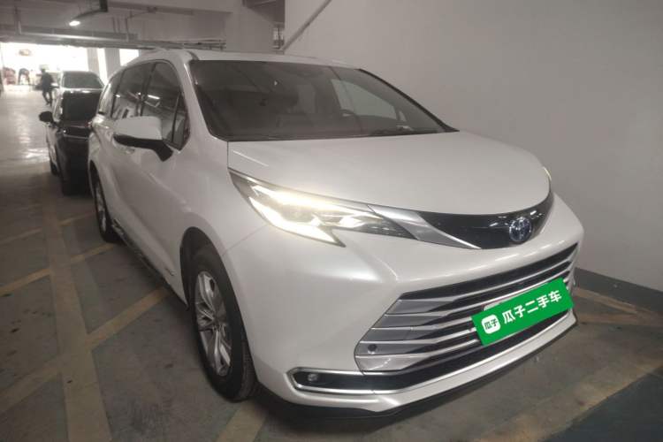 Used Toyota Sienna 2021 2.5L Hybrid Platinum Edition

