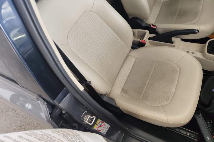 Used Skoda Rapid 2015 1.6L Automatic Smart Selection Model
