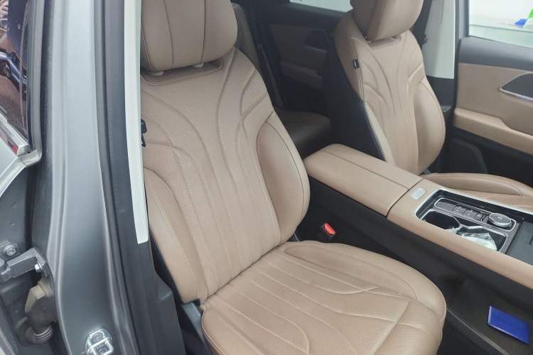 Used Chery Tiggo 8 L 2024 2.0T Two-Wheel Drive Prestige Version 5 Seats
