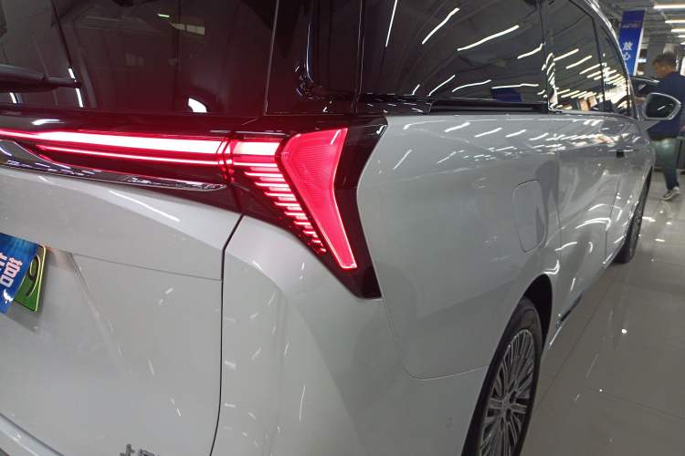 Used Buick GL8 New Energy 2024 Lu Zun Luxury Edition 7-Seater
