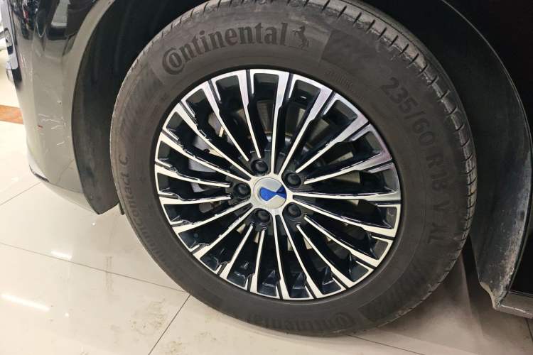 Used Denza D9 2022 DM-i 1040 Prestige Model