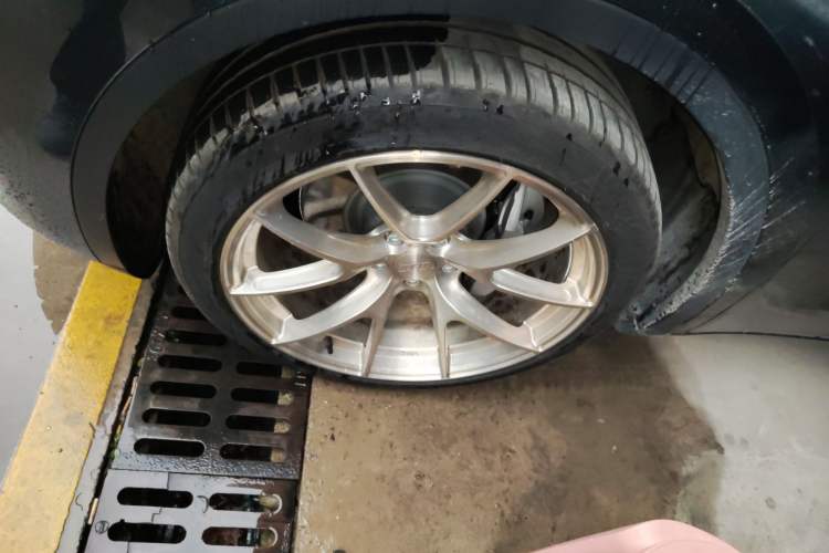 Used Tesla Model Y 2024 Long-Range All-Wheel-Drive Version
