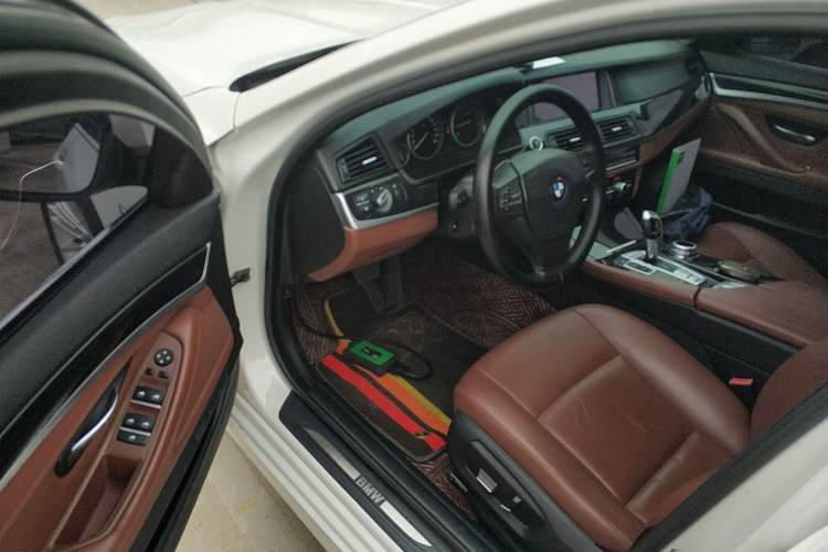 Used BMW 5 Series 2014 520Li Elegant Model
