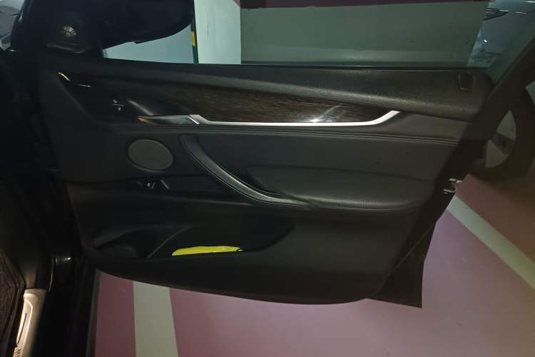 Used BMW X5 2014 xDrive35i Luxury Model
