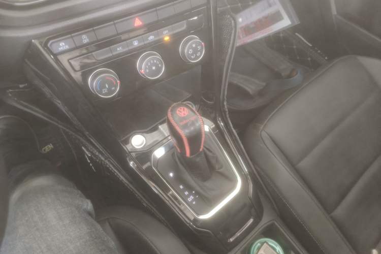 Used Volkswagen T-ROC 2021 280TSI DSG Two-Wheel Drive Comfort Connect Edition