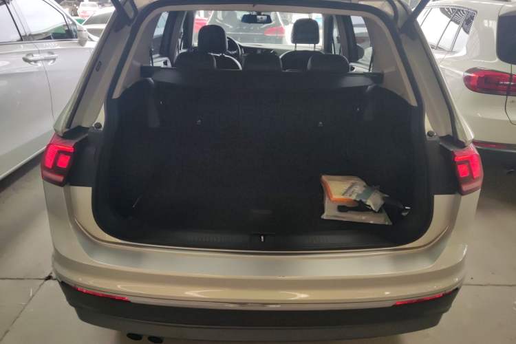 Used Volkswagen Tiguan L 2018 280TSI Automatic Two-Wheel Drive Comfort Edition
