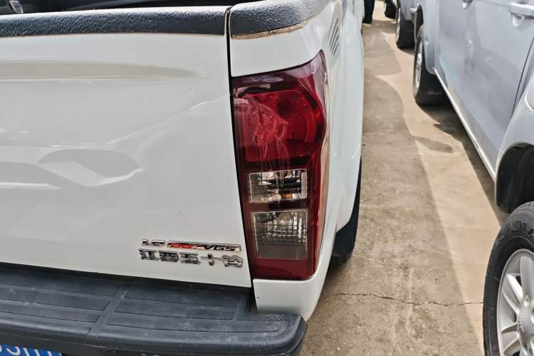 Used Isuzu D-MAX 2020 1.9T Two-Wheel Drive Automatic Comfort Edition China VI Standard RZ4E Hi-Power