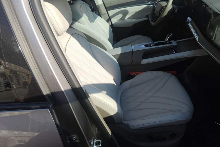 Used Roewe RX9 2023 2.0T All-Wheel-Drive Luxury Edition
