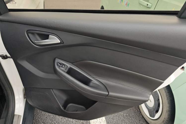 Used Ford Focus 2017 Hatchback EcoBoost 125 Automatic - Ultra-Powerful Style Edition with Smart Drive Features
