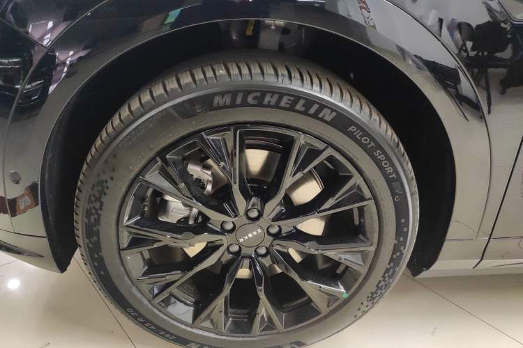 Used Zeekr 7X 2025 100 kWh Long-Range Rear-Wheel Drive with Intelligent Driving Features