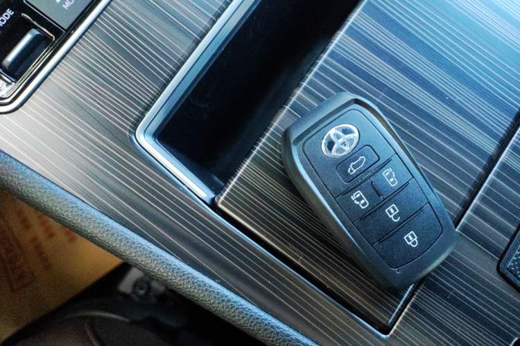 Used Toyota Granvia 2023 2.5L Hybrid Flagship VIP Edition
