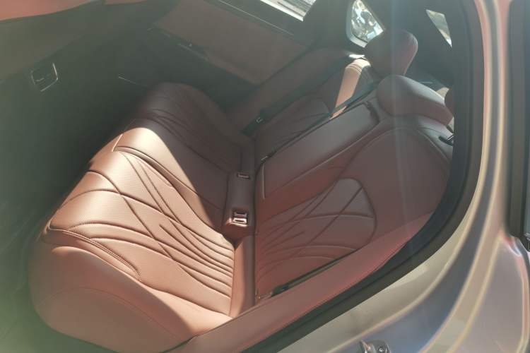 Used  L6 2025 EM-i 140km Starship Edition
