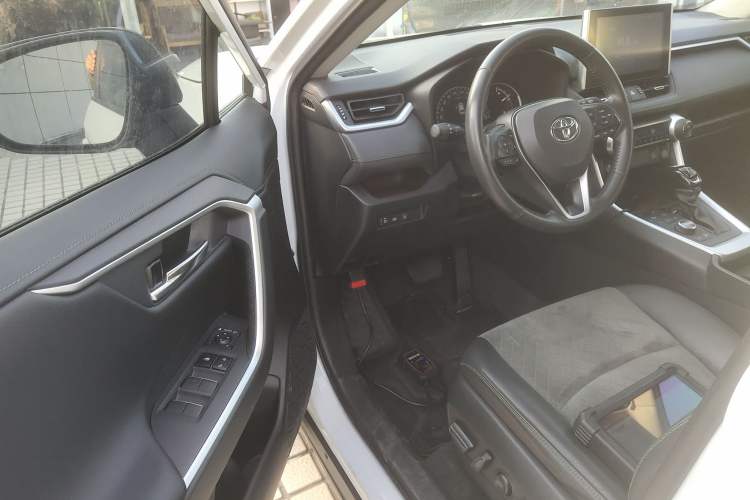 Used Toyota RAV4 2022 2.0L CVT Four-Wheel Drive Premium Edition