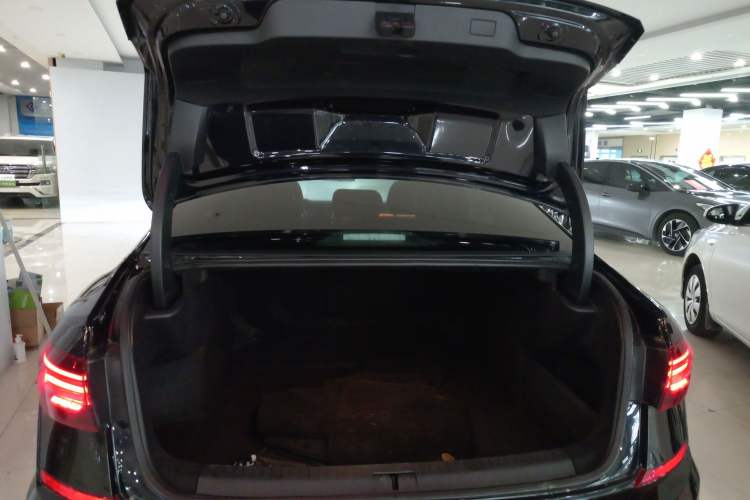 Used Volkswagen Passat 2020 Facelift 330TSI Elite Edition China VI Standard
