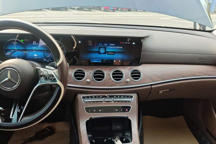 Used Mercedes-Benz E-Class New Energy 2023 E 350 e L Plug-in Hybrid Sports Sedan
