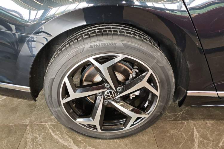 Used Volkswagen Magotan 2023 2 Million Units Limited Edition 330TSI DSG Leading Version
