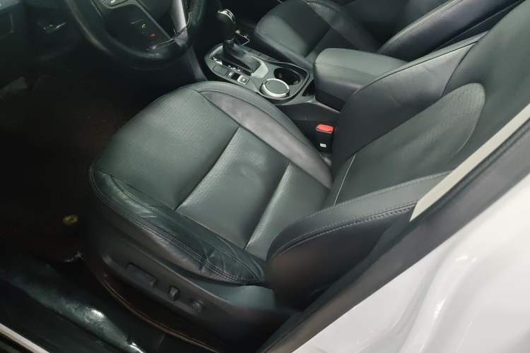 Used Hyundai Santa Fe 2013 2.4L Automatic Two-Wheel Drive Smart Version
