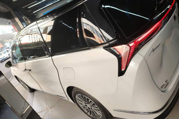 Used Buick GL8 New Energy 2024 Lu Zun Luxury Edition 7-Seater
