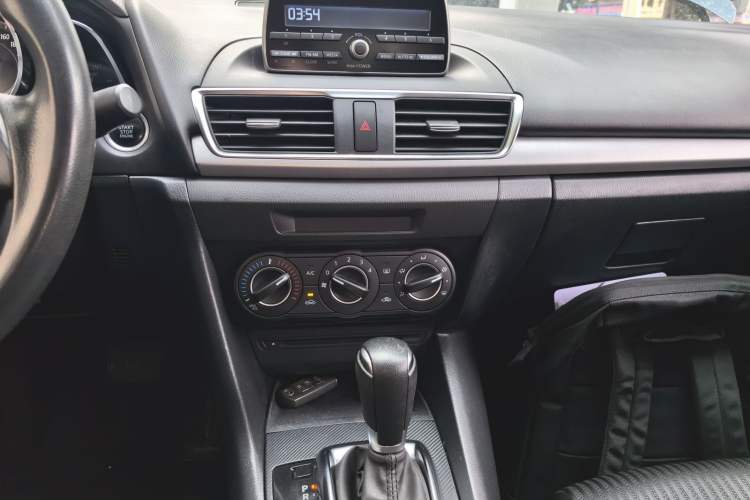 Used Mazda Mazda 3 Axela 2016 Sedan 1.5L Automatic Comfort Model