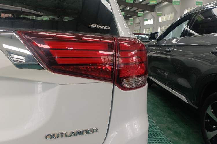 Used Mitsubishi Outlander 2018 2.4L 4x4 Elite Edition 5 Seats
