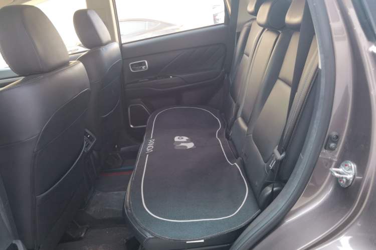 Used Mitsubishi Outlander 2019 2.0L Two-Wheel Drive Comfort Edition 5 Seats China VI Standard
