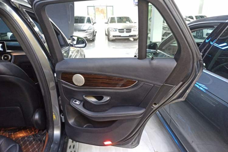 Used Mercedes-Benz GLC 2018 GLC 260 4MATIC Luxury Model
