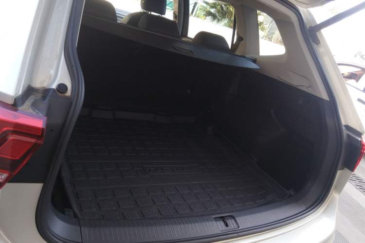 Used Volkswagen Tiguan L 2022 330TSI Automatic Two-Wheel Drive Smart Edition
