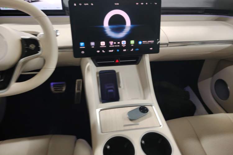 Used Hima Luxeed R7 2024 All-Electric 667 km Max
