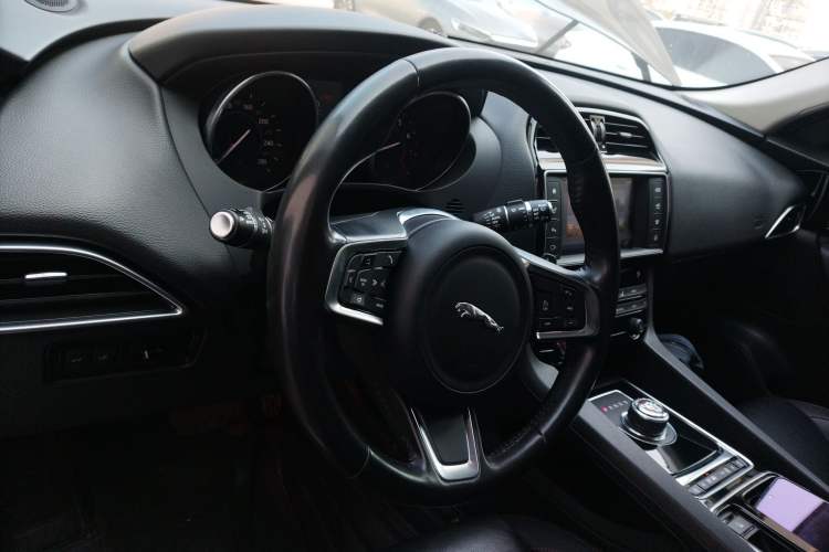 Used Jaguar F-PACE 2018 2.0T Four-Wheel Drive Urban Luxury Edition
