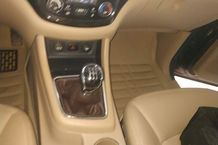 Used Baojun 730 2014 1.5L manual luxury trim 7 seats