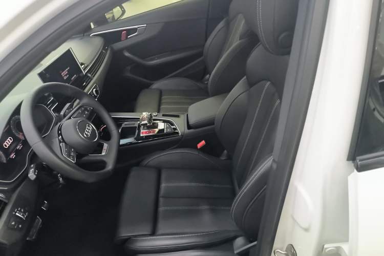 Used Audi A4L 2023 40 TFSI Luxury Dynamic Model
