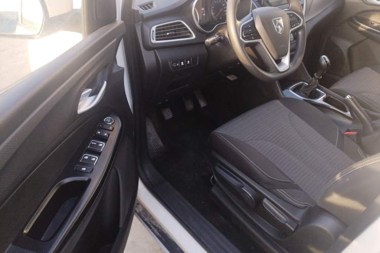 Used Baojun 730 2019 1.5L Manual Fashion Model 7-seater National V