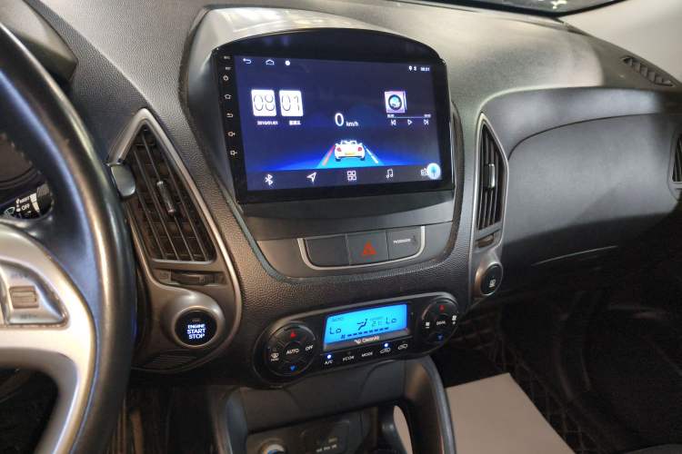 Used Hyundai ix35 2015 2.0L Automatic 2WD Smart Type China IV
