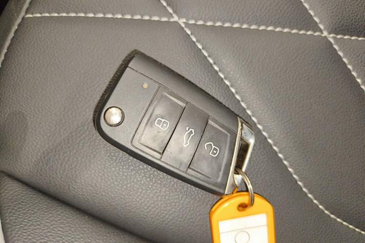 Used Volkswagen Tiguan L 2024 Outstanding Model 330TSI Automatic Two-Wheel Drive R-Line Dragon Glory Edition
