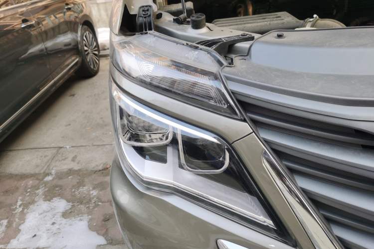 Used FORTHING Lingzhi 2023 M5 1.6L Practical Model 5 Seats